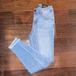Light wash denim skinny ankle jeans